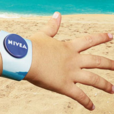PROTECTION ADTo show how NIVEA Sun cares and protects your family, a new kind of ad was made, the 